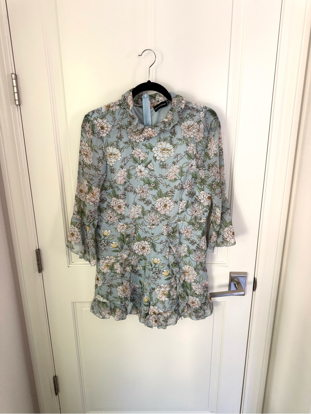 PrettyLittleThing Blue Floral Garden Party Romper Long Sleeves Women’s Sz 8 US